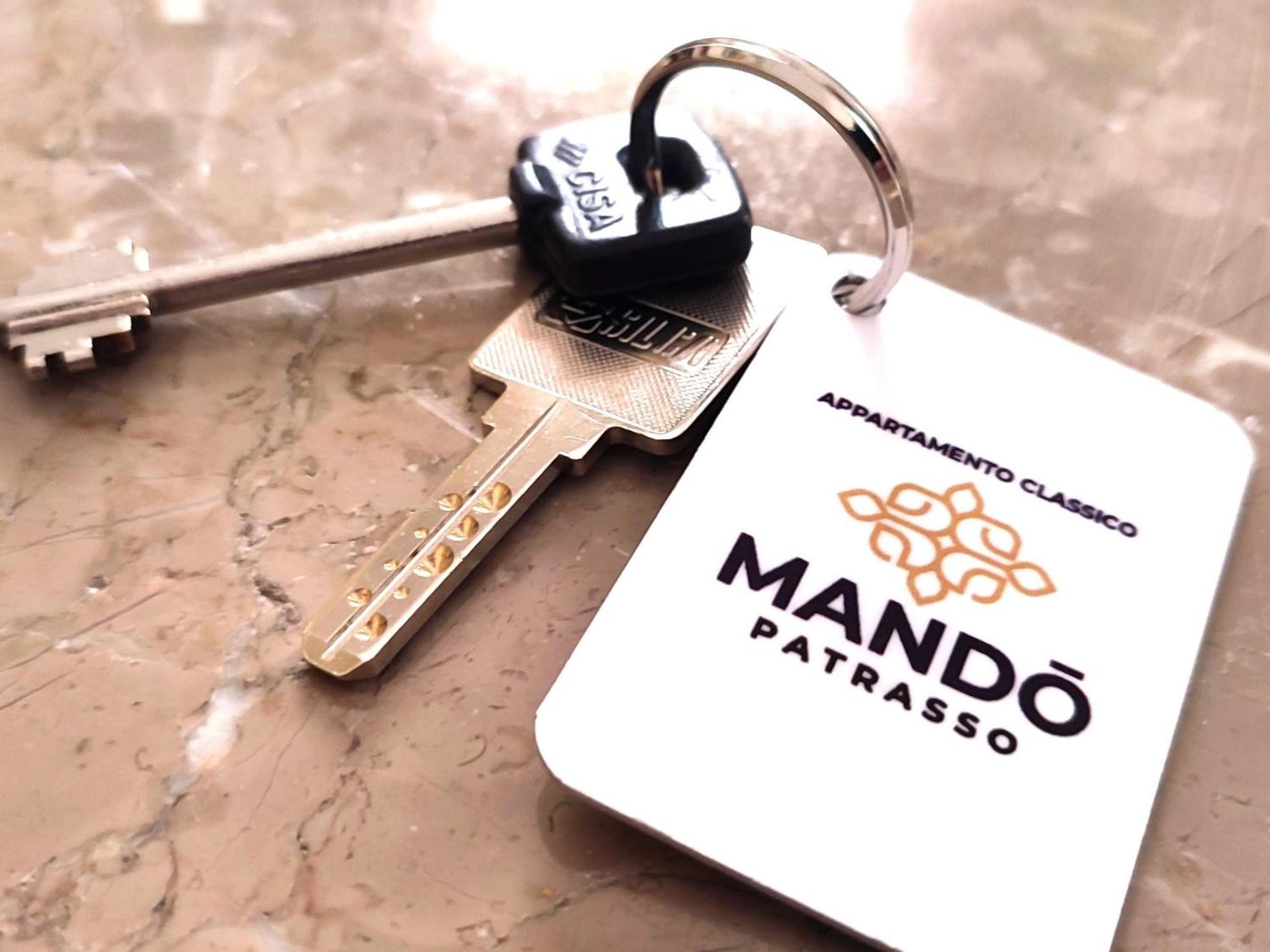 Mando Patrasso - Classical Apartment In The Center Of Patras With Free Parking Kültér fotó